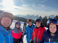 Gruppenfoto Skifahrer/innen